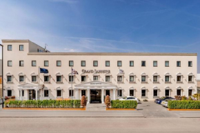  Grand Sapphire Hotel & Banqueting  Кройдон